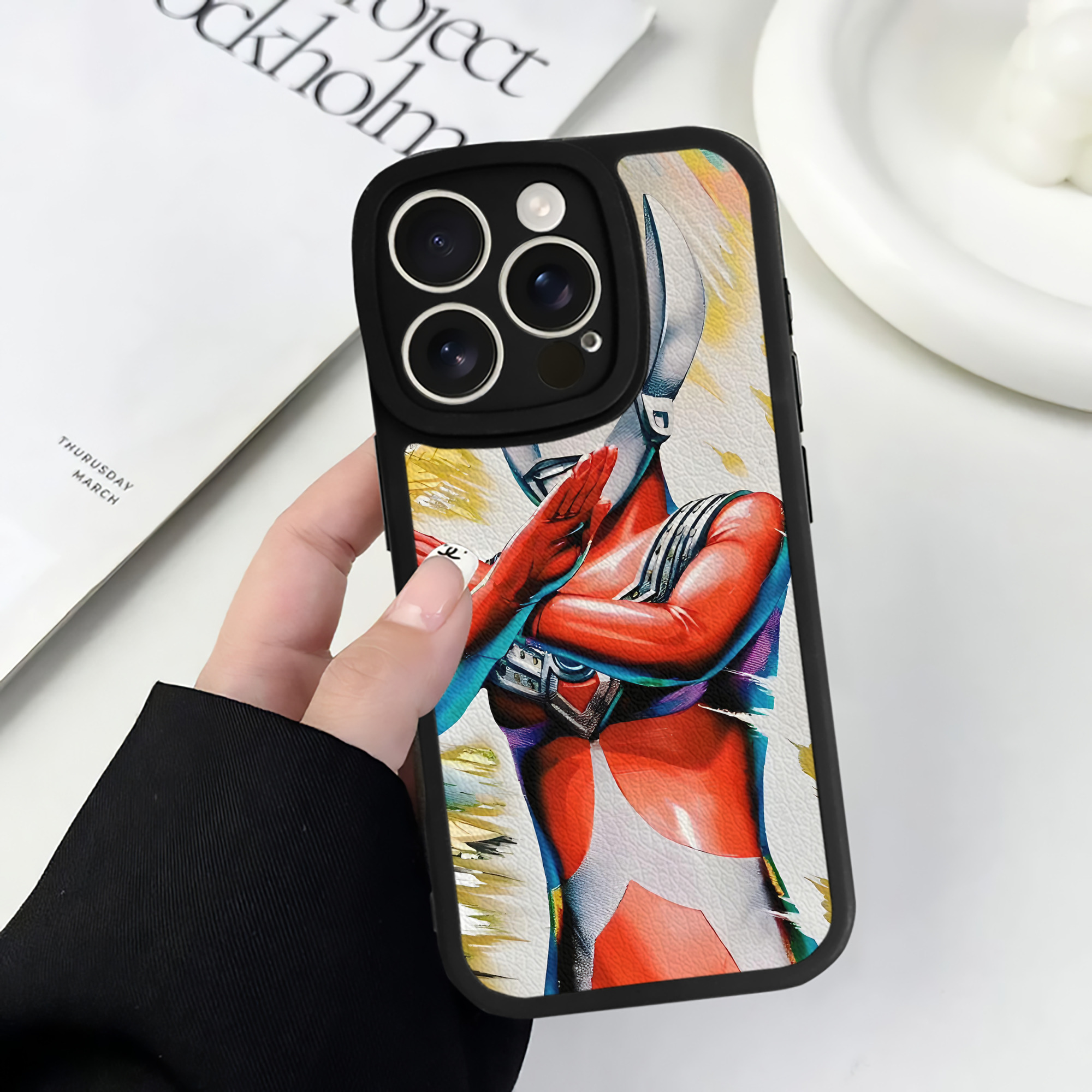 （画像用） ウルトラマン Ultraman 【iPhone 16シリーズ対応】シリコンスマホケース（レザー調） 材質：シリコン